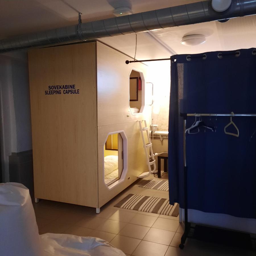 Sleeping Capsule In A Shared Room Оденсе Экстерьер фото